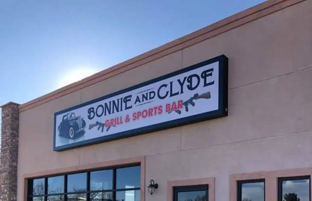 Bonnie & Clyde Grill & Sports Bar