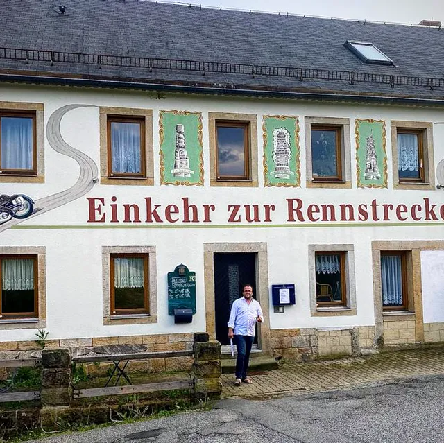 Einkehr zur Rennstrecke