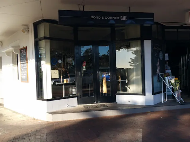 Bonds Corner Cafe