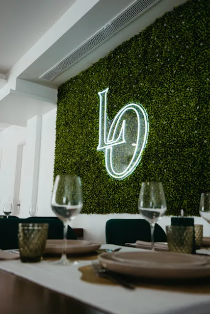 Louvre Restaurante Lounge Bar