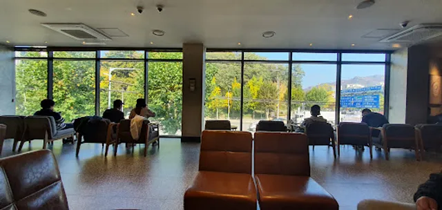 Starbucks Anyang Stadium Intersection DT