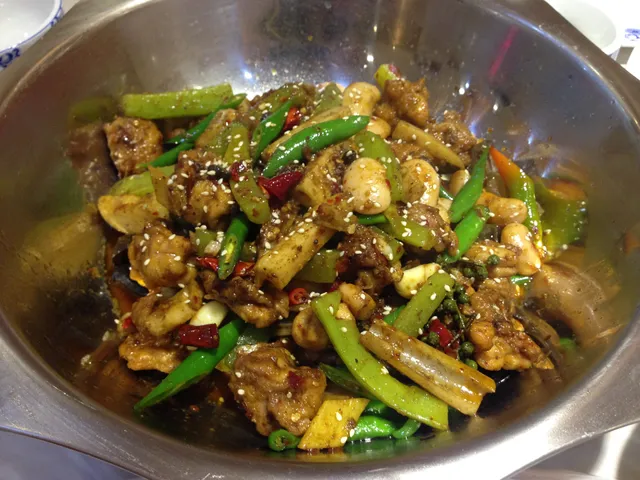 Manjiang Hongshuyu Hot Pot