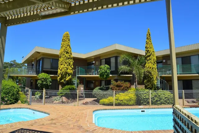 Emmanuel Holiday Apartments