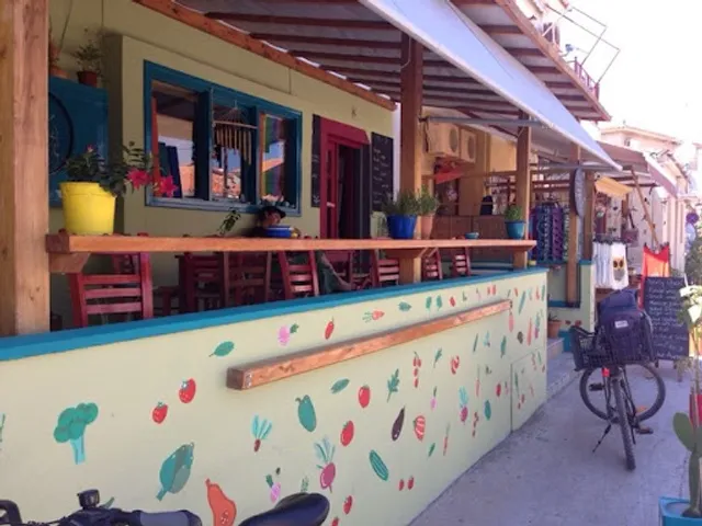 Food by AJ/Lettuce Cafe