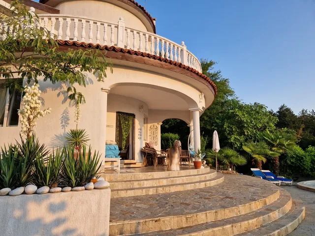 Вила Скай Мюзик