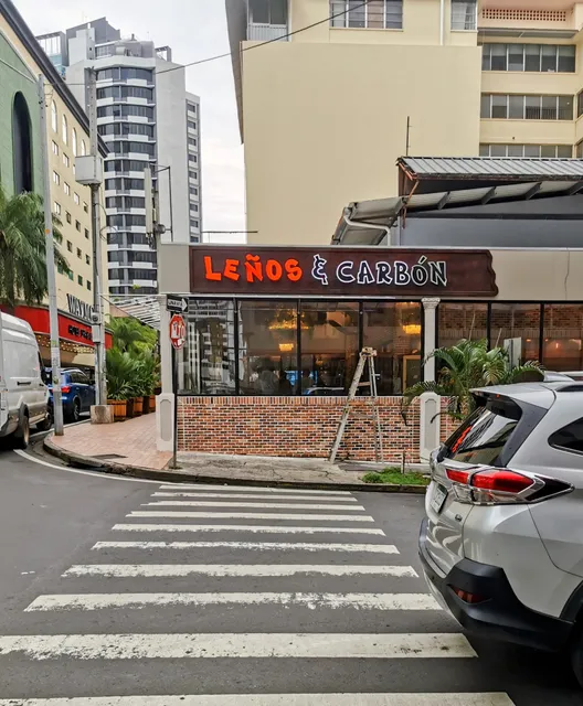 Leños & Carbon
