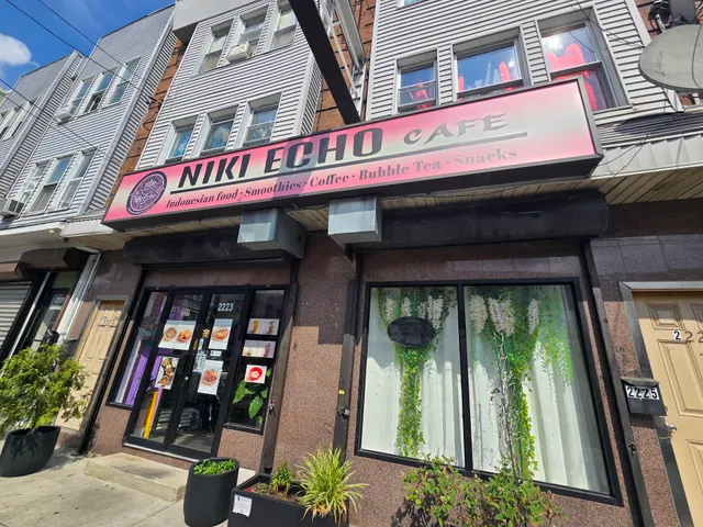 Niki Echo Cafe