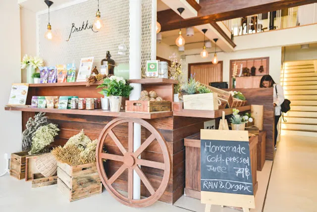 Brekkie Organic Cafe & Juice Bar