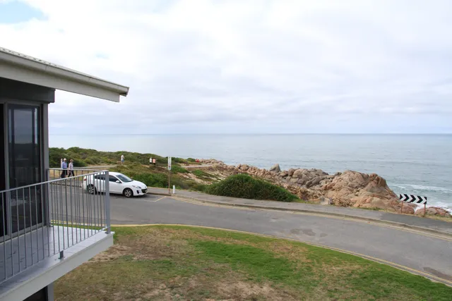 Unwind @ South Seas - Port Elliot Beachfront Apartment