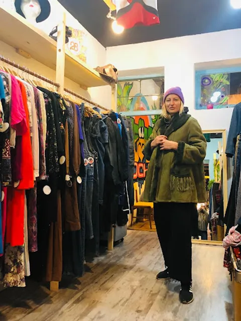 28 Vintage Clothing Friperie Thrift store