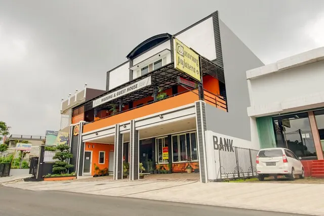 Super OYO Capital O 90151 Guest House 180