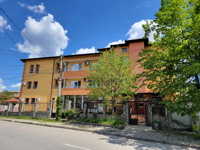 Къща за гости "Божур"