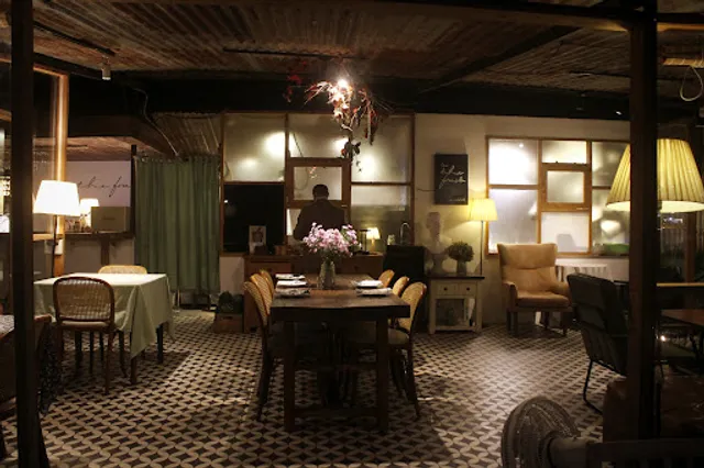 Quán Rượu Lúc Nửa Đêm