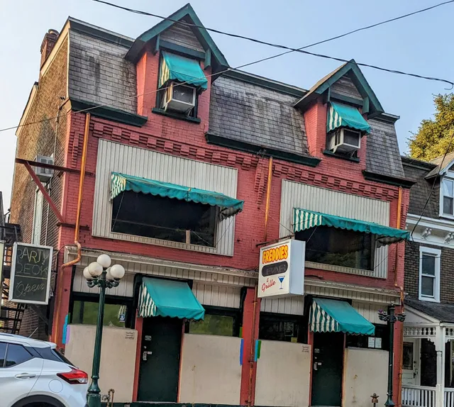 Freddie's Bar & Grille