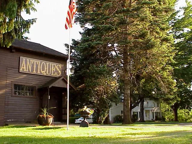 Landmark Acres-Antiques