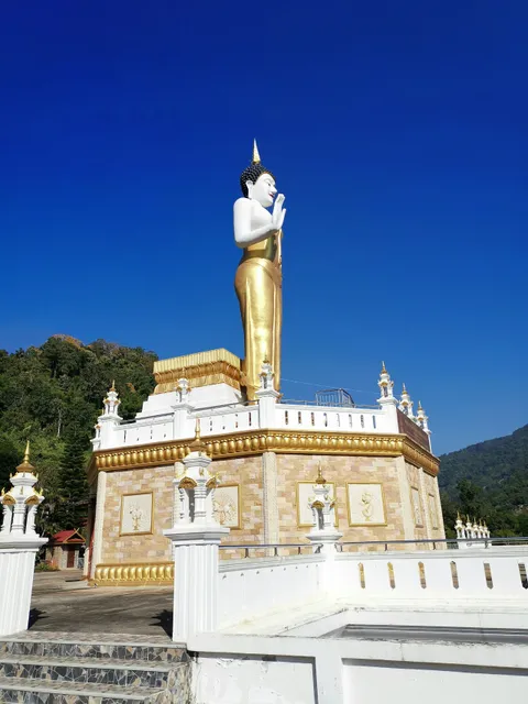 Wat Pong Yaeng Nok (Wat Pong Yaeng Chalerm Prakiat)