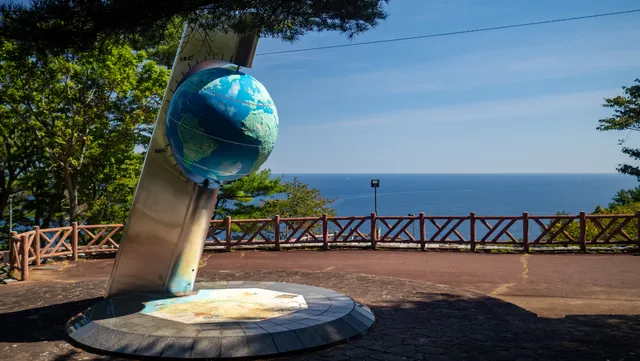 Symbol tower of 40 degrees north latitude