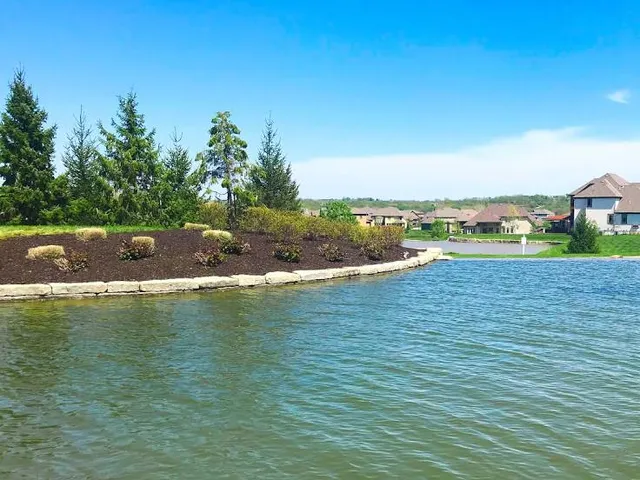 Overland Park Arboretum & Botanical Gardens