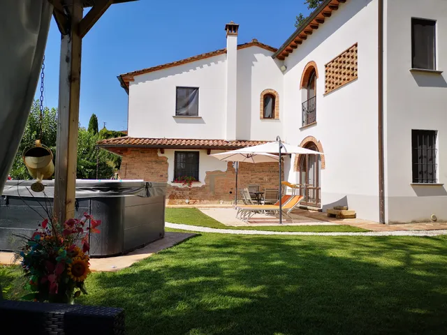 Tuscany Country House "Villa Claudia"... on white Truffle Way