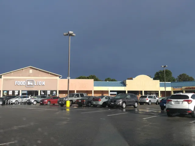 Birdneck Shopping Center