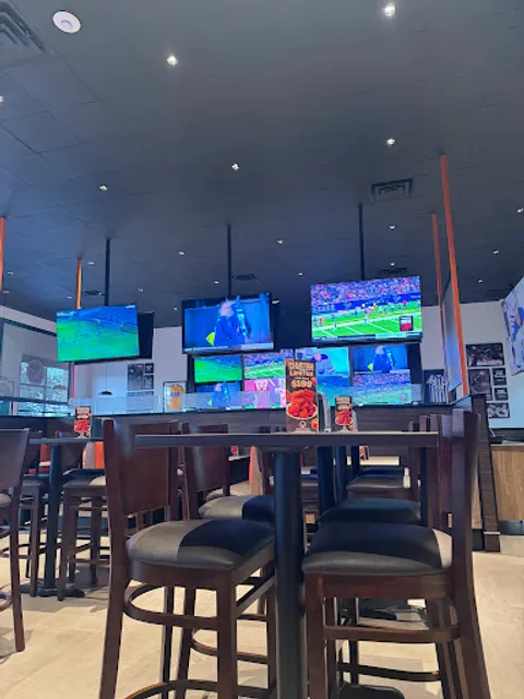 Buffalo Wings & Rings Sendero Periferico