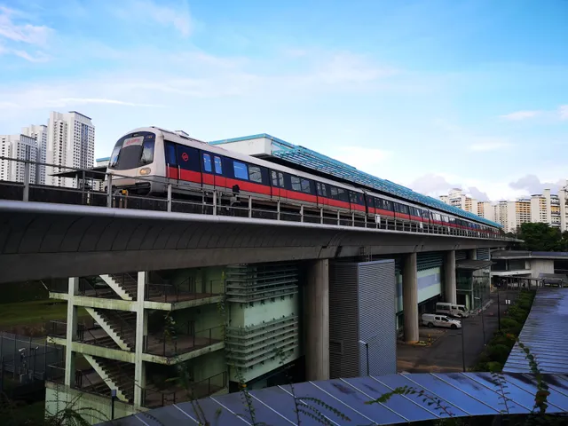 Buona Vista MRT Station (EW21)