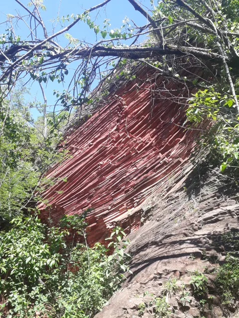 Cueva, Monumento Cerro Kõi Y Chororî
