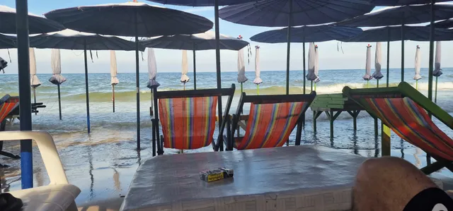 Chee Ting Waan khahs Seafood Restaurant