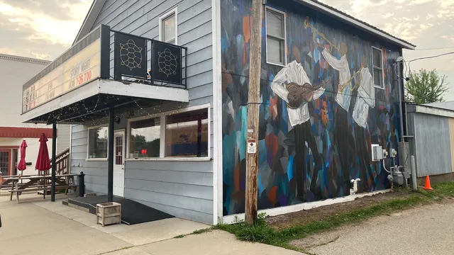 Slowpoke Lounge & Cabaret