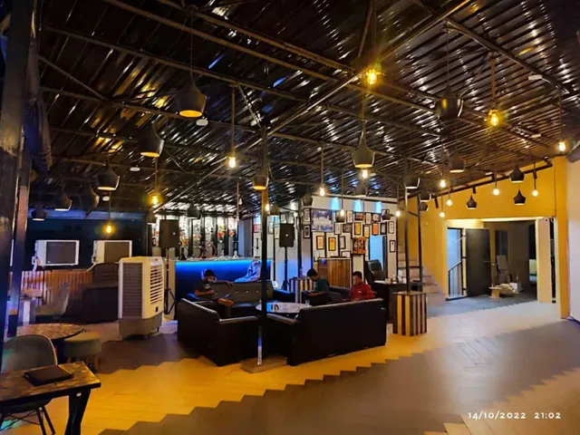 Pine & Dine Rooftop Cafe and lounge