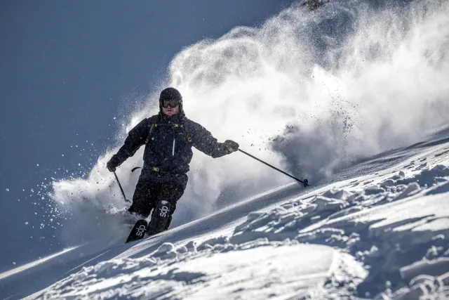 Selkirk Snowcat Skiing Lodge