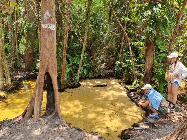 Suối NƯỚC NÓNG Bưng Thị