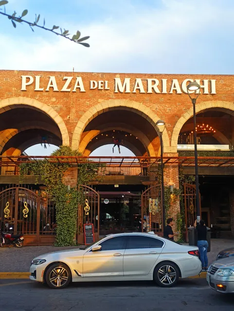 Huitziloporky Plaza Mariachi