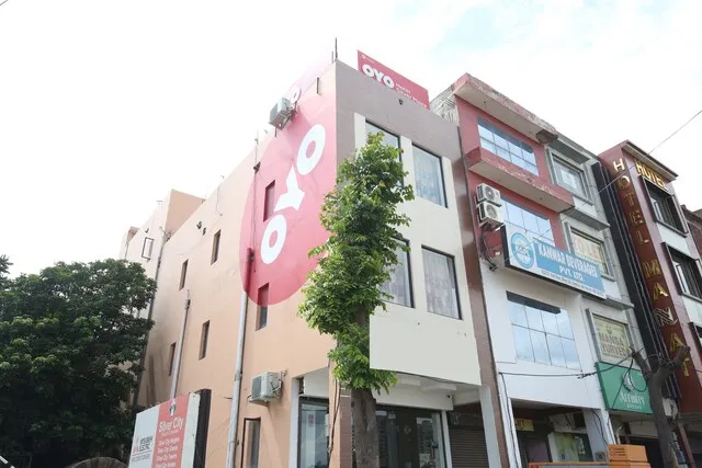 OYO 11885 Silver Plaza