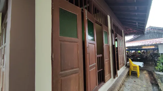 Medan Selera Tepian Tebrau