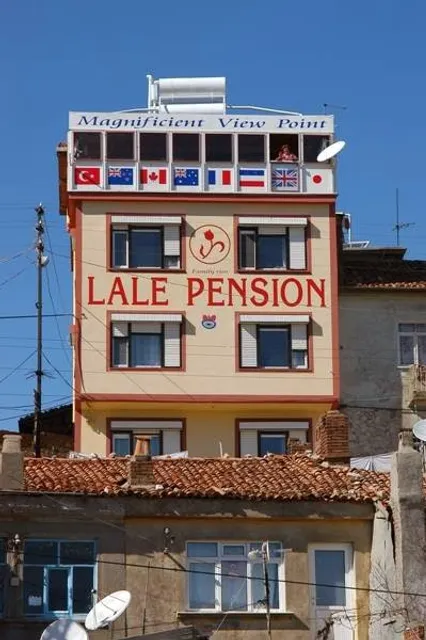 Lale Pension