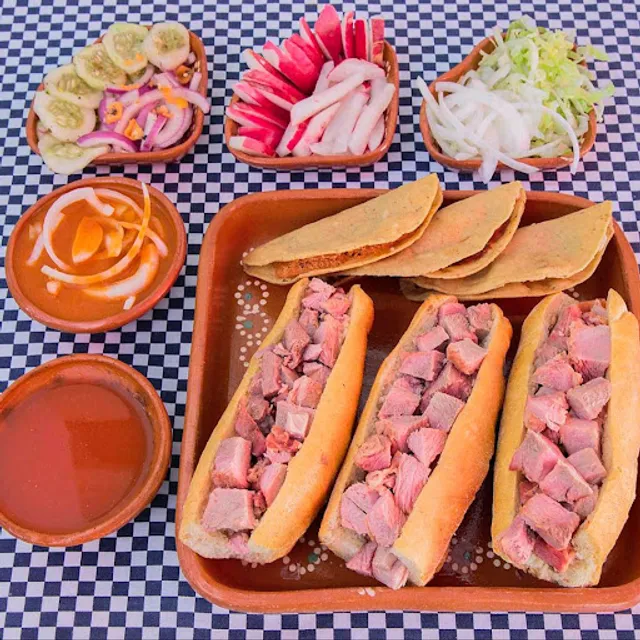 Tortas Ahogadas Checko Atemajac