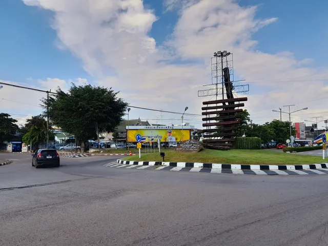 Pong Lang Roundabout