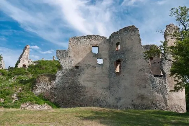 Veľký Kamenec Castle