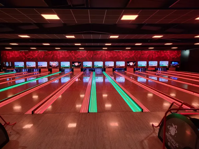 METROPOLIS FUN PARC - Trampoline Parc - Bowling - Laser Blade - Roller Dance - Billards & Arcade 🎳