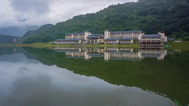 BJG Swan Lake Hot Spring Hotel