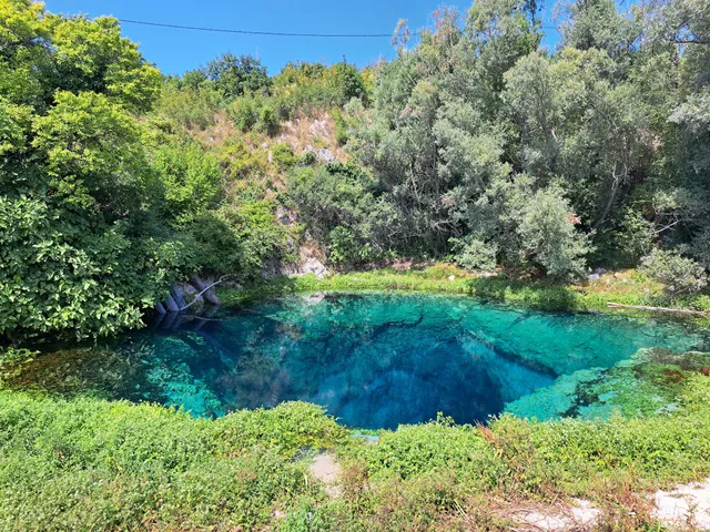 Izvor Vuković (manji izvor rijeke Cetine)