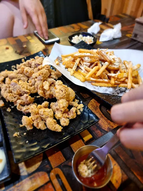 썬더치킨보건대점