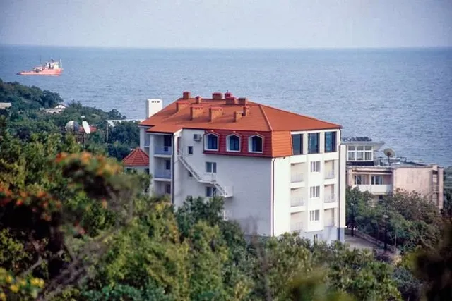 Chernomor Hotel