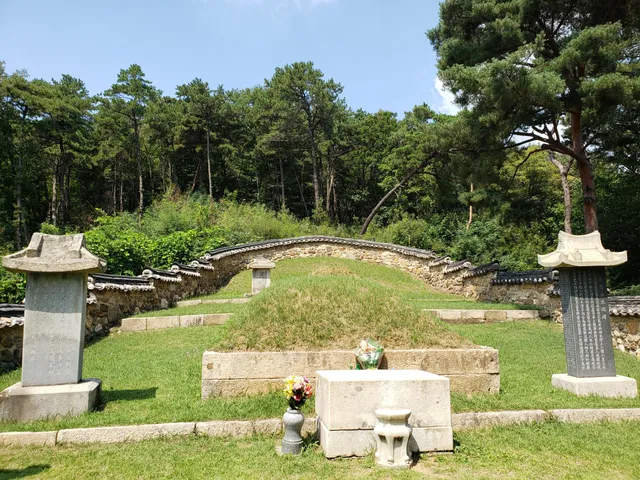Tomb of General Choi Yeong (Choe Yeong)