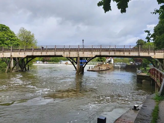 Goring & Streatley Bridge