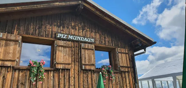 Gipfelhütte Piz Mundaun