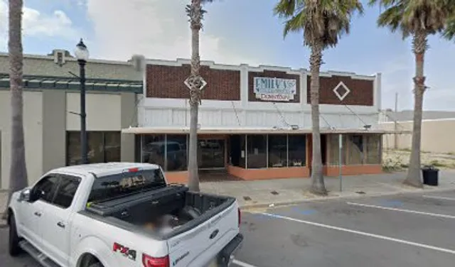 Pee-Kay's Bar & Bistro