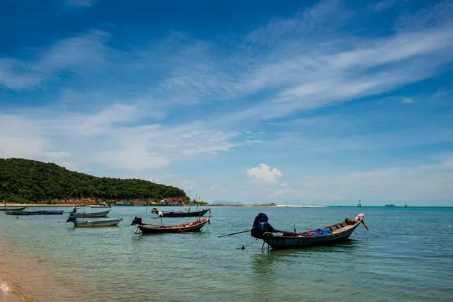 Lipa Noi Beach
