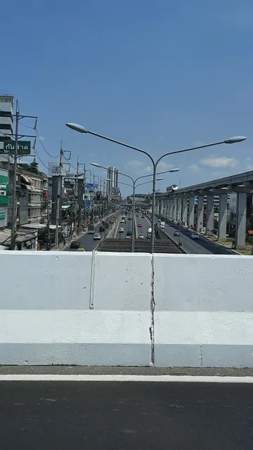 Si Udom Intersection